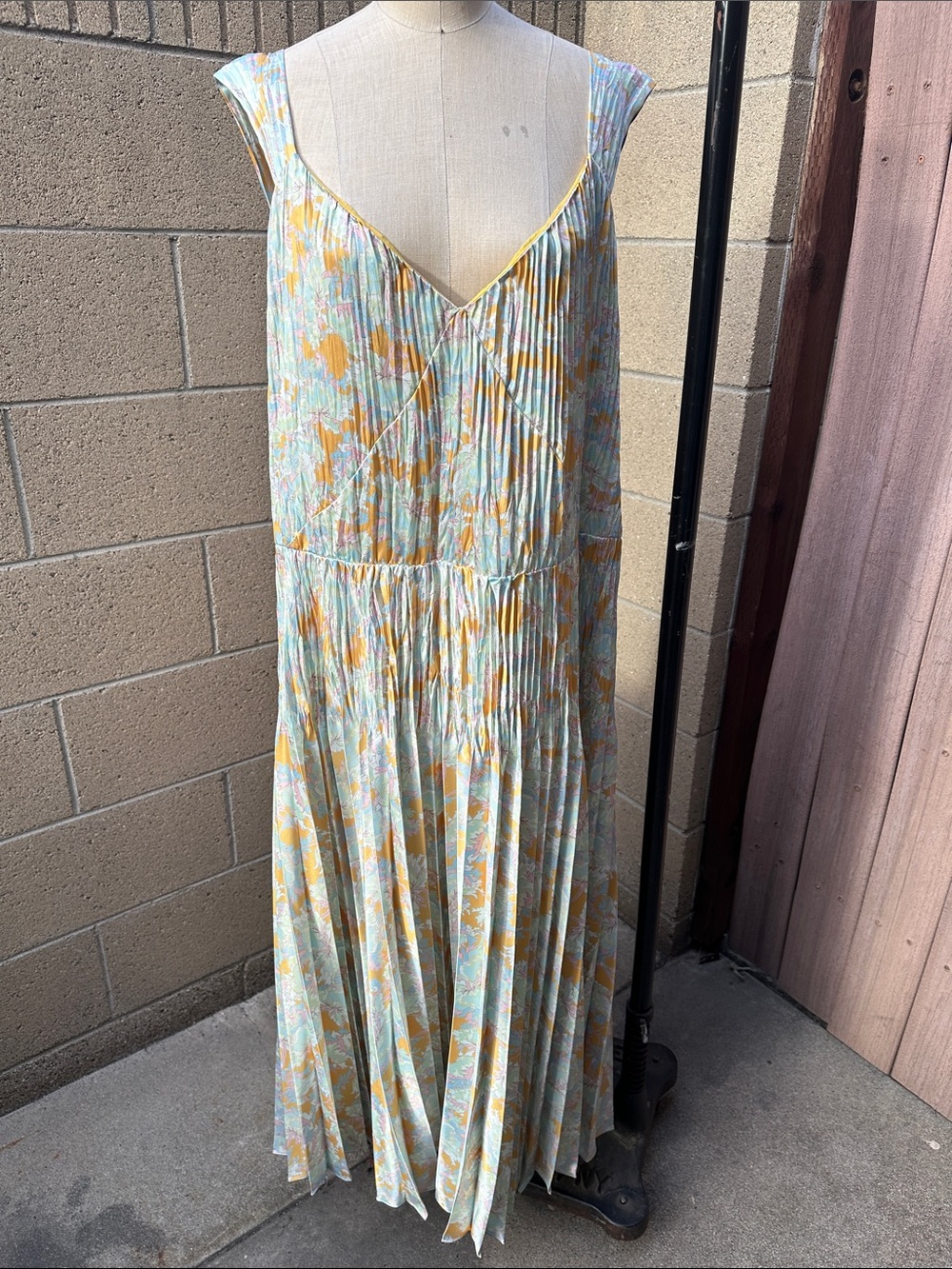 VINCE | Women’s 3X Lotus Yellow Floral Pastel Pleated Sleeveless Midi Dress
